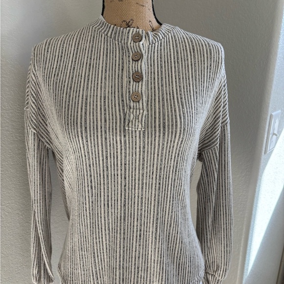 Blu Pepper Knit Henley in Charcoal and Cream - Picture 3 of 7